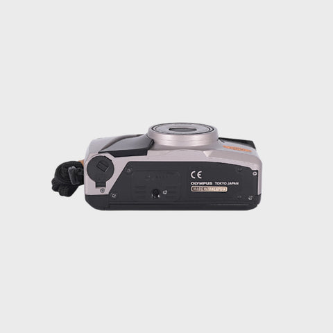 Olympus Superzoom 115 35mm point & shoot camera with 38-115mm zoom lens