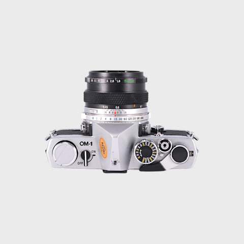 Olympus OM-1 Reflex 35mm argentique avec 50mm f1.8 objectif
