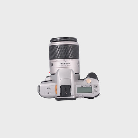 Minolta Dynax 3L Reflex 35mm argentique avec objectif 28-100mm