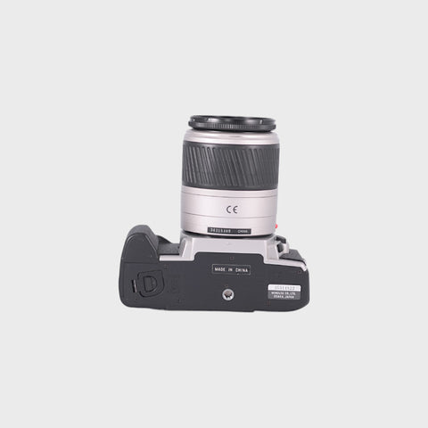 Minolta Dynax 3L Reflex 35mm argentique avec objectif 28-100mm