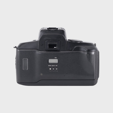 Canon EOS 750 Reflex 35mm argentique boîtier uniquement