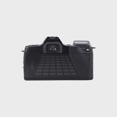 Minolta Dynax 7000i 35mm SLR film camera with 35-80mm lens