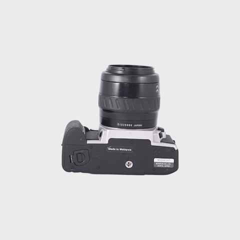 Minolta Dynax 5 35mm SLR film camera with 35-70mm lens
