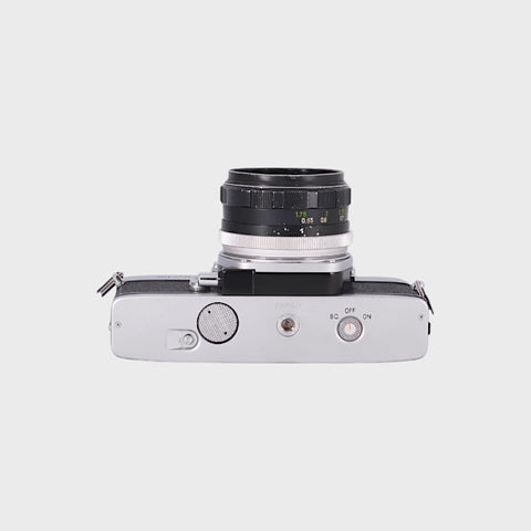 Minolta SRT 101 Reflex 35mm argentique avec 55mm f1.7 objectif