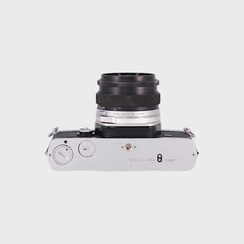 Olympus OM-1 Reflex 35mm argentique avec 50mm f1.8 objectif