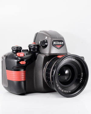 Nikon Nikonos RS AF Reflex 35mm argentique avec 28mm f2.8 objectif