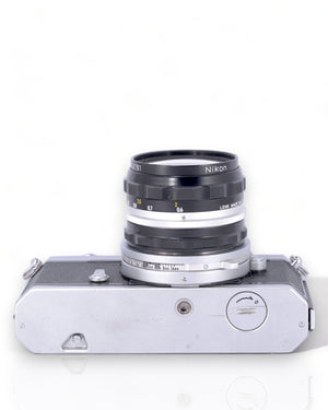 Nikon Nikkormat FT Reflex 35mm argentique avec 28mm f3.5 objectif