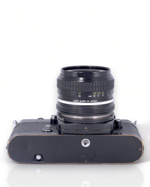Nikon Nikkormat EL Reflex 35mm argentique avec 50mm f2 objectif