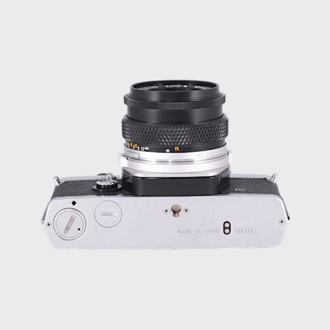 Olympus OM-1 Reflex 35mm argentique avec 50mm f1.8 objectif