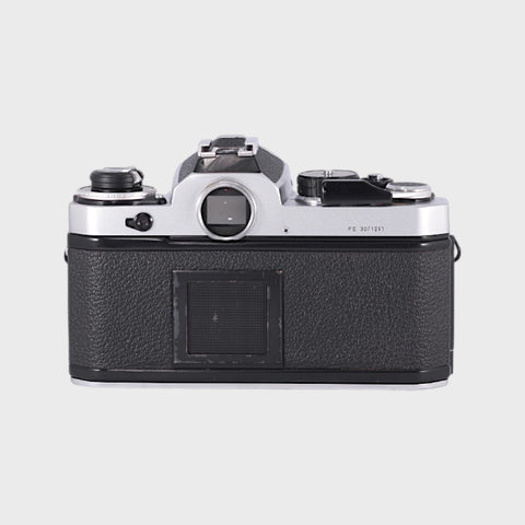 Nikon FE Reflex 35mm argentique avec 50mm f1.8 objectif