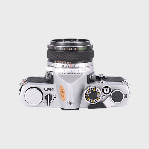 Olympus OM-1 Reflex 35mm argentique avec 50mm f1.8 objectif