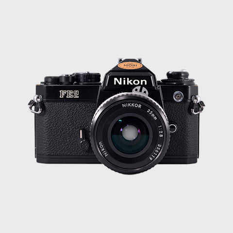 Nikon FE2 Reflex 35mm argentique avec 35mm f2.8 objectif