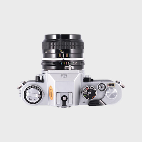 Nikon Nikkormat EL Reflex 35mm argentique avec 50mm f2 objectif