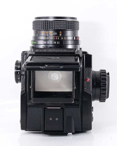 Mamiya 645J Moyen Format argentique avec 80mm f2.8 objectif