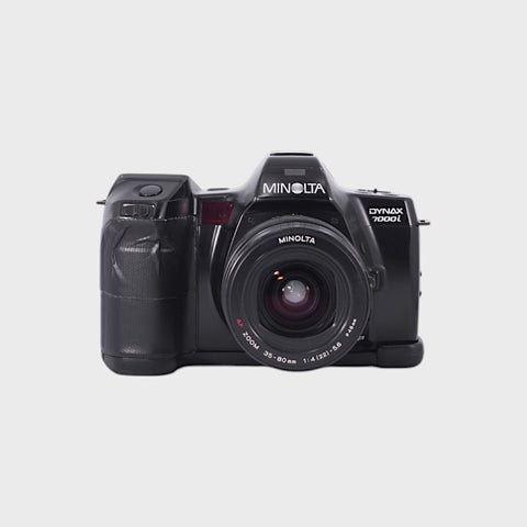 Minolta Dynax 7000i 35mm SLR film camera with 35-80mm lens