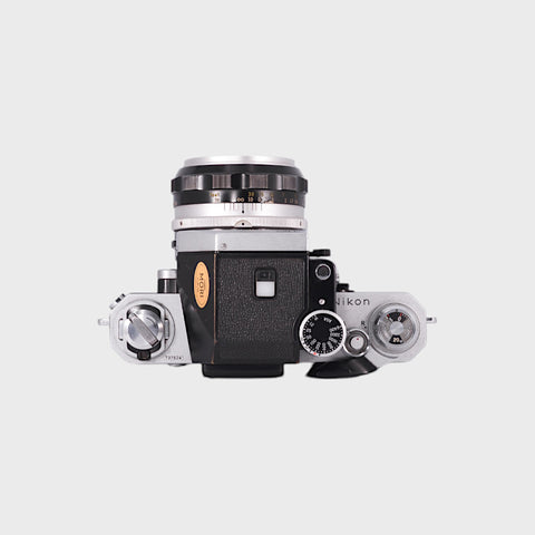 Nikon F Reflex 35mm argentique avec 50mm f1.4 objectif