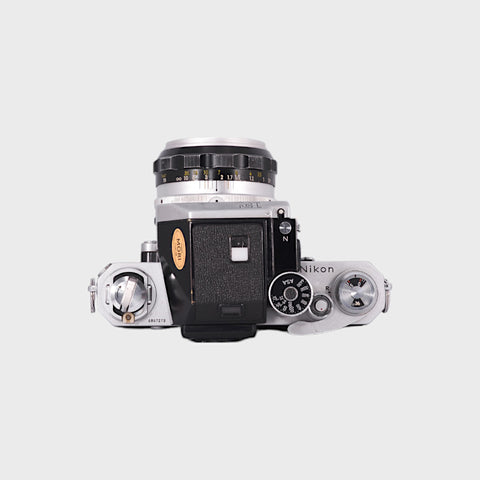 Nikon F Reflex 35mm argentique avec 50mm f1.4 objectif