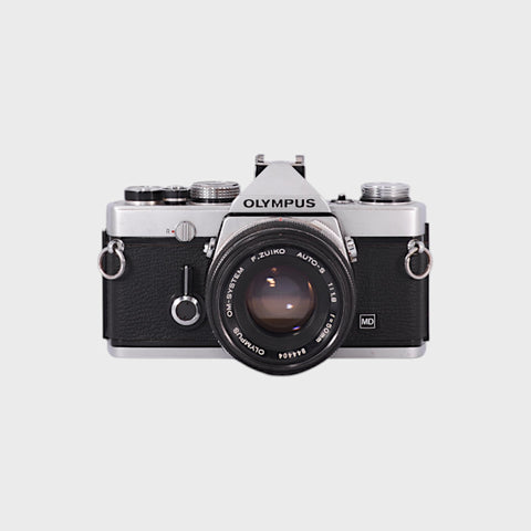 Olympus OM-1 Reflex 35mm argentique avec 50mm f1.8 objectif