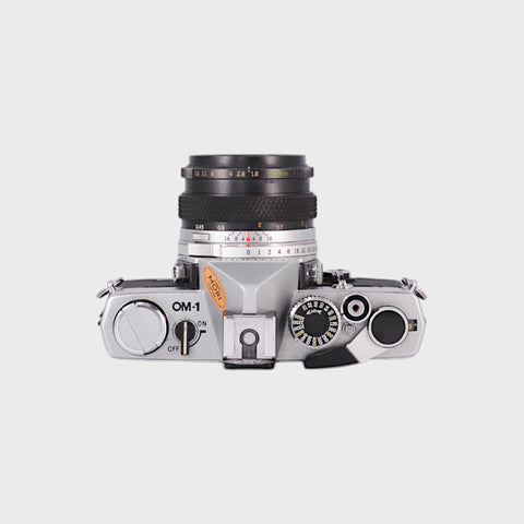 Olympus OM-1 Reflex 35mm argentique avec 50mm f1.8 objectif