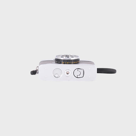 Olympus Pen EE Appareil photo 35 mm à demi-trame avec 28 mm f3.5 objectif