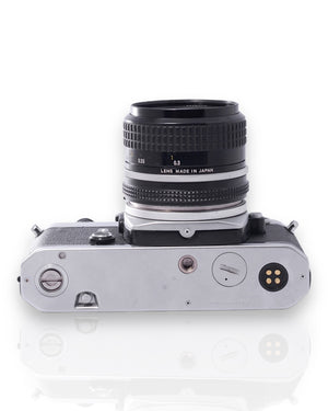 Nikon FE Reflex 35mm argentique avec 50mm f2 objectif