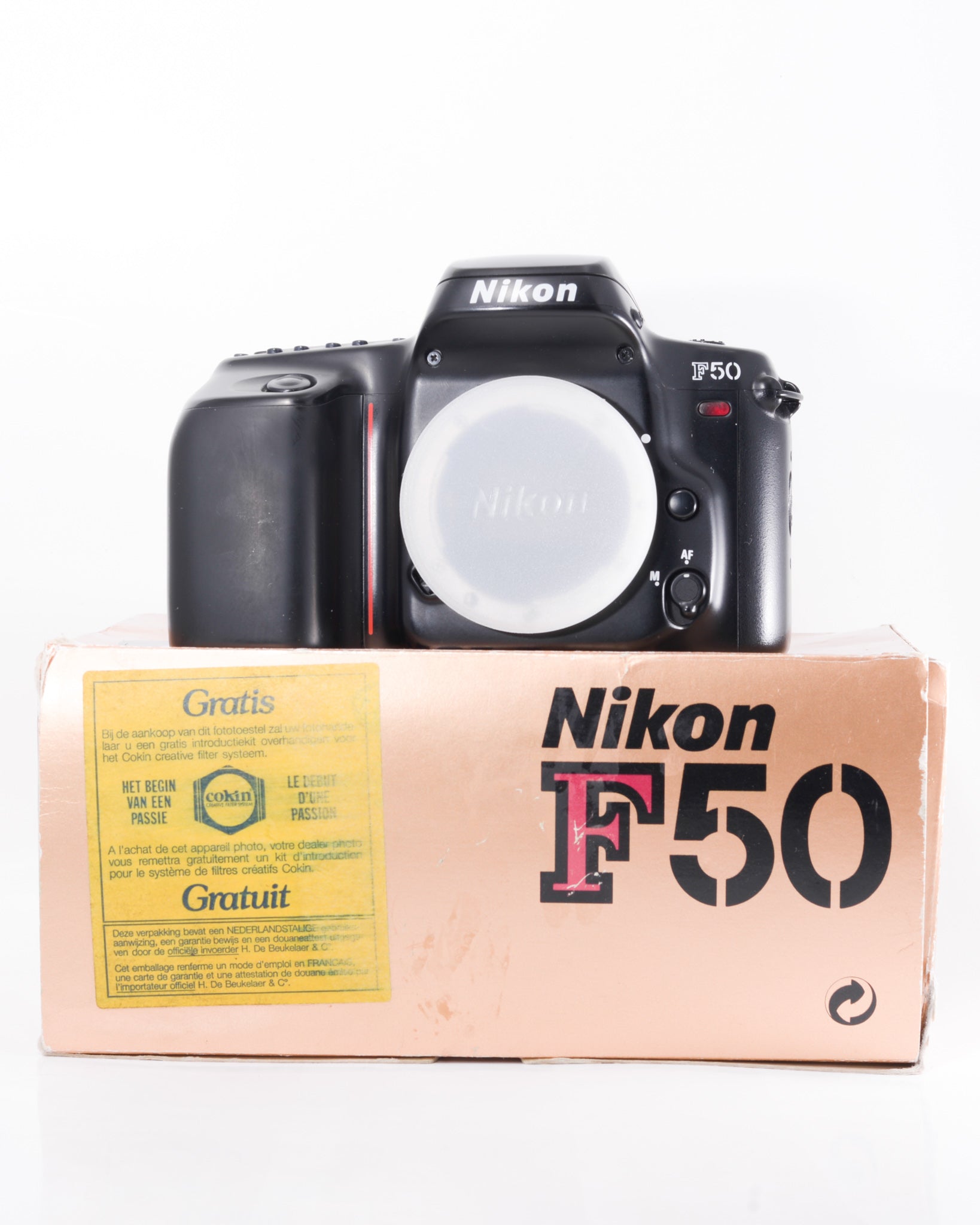 avec boîte Nikon F50 Reflex 35mm argentique avec boîtier uniquement